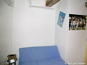 South France - Aix en Provence - Marseilles - Studio apartment - living room (PR-736) photo 2 of 5