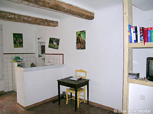 South France - Aix en Provence - Marseilles - Studio apartment - living room (PR-736) photo 3 of 5