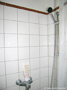 South France - Aix en Provence - Marseilles - Studio apartment - bathroom (PR-736) photo 2 of 4