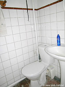 South France - Aix en Provence - Marseilles - Studio apartment - bathroom (PR-736) photo 3 of 4
