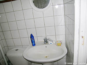 South France - Aix en Provence - Marseilles - Studio apartment - bathroom (PR-736) photo 4 of 4