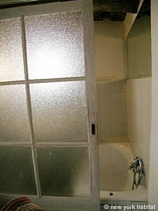 South France - Alpilles - Studio accommodation - bathroom (PR-742) photo 2 of 4