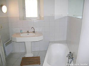 South France - Alpilles - Studio accommodation - bathroom (PR-742) photo 3 of 4