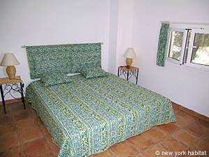 South France - Upper Var - 2 Bedroom - Villa accommodation - bedroom 1 (PR-744) photo 3 of 6