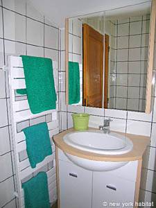 South France - Upper Var - 2 Bedroom - Villa accommodation - bathroom 1 (PR-744) photo 4 of 4