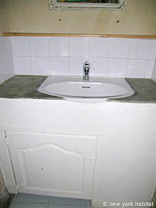 Sud de la France - Avignon et sa r&eacute;gion - T6 appartements location vacances - salle d'eau 1 (PR-745) photo 1 de 3