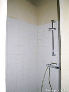 Sud de la France - Avignon et sa r&eacute;gion - T6 appartements location vacances - salle d'eau 1 (PR-745) photo 2 de 3