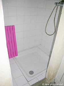 Sud de la France - Avignon et sa r&eacute;gion - T6 appartements location vacances - salle d'eau 1 (PR-745) photo 3 de 3