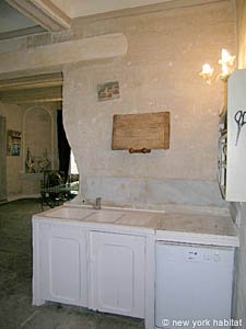 Sud de la France - Avignon et sa r&eacute;gion - T6 appartements location vacances - cuisine 1 (PR-745) photo 3 de 8