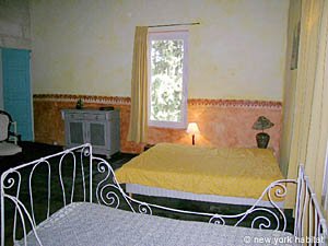 Sud de la France - Avignon et sa r&eacute;gion - T6 appartements location vacances - chambre 2 (PR-745) photo 1 de 3