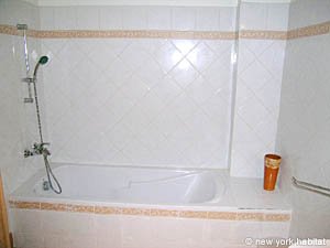 South France 3 Bedroom - Villa accommodation - bathroom 1 (PR-754) photo 2 of 4