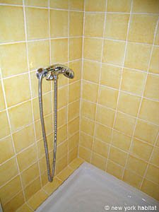 South France - Aix en Provence - Marseilles - Studio apartment - bathroom (PR-756) photo 2 of 4