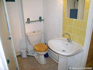 South France - Aix en Provence - Marseilles - Studio apartment - bathroom (PR-756) photo 3 of 4