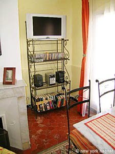South France - Aix en Provence - Marseilles - 1 Bedroom accommodation - living room (PR-758) photo 3 of 8