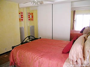 South France - Aix en Provence - Marseilles - 1 Bedroom accommodation - bedroom (PR-758) photo 3 of 4