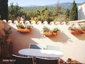 South France - Provence Luberon - 2 Bedroom - Maison de Village accommodation - bedroom 2 (PR-759) photo 13 of 15