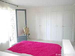 South France - Provence Luberon - 5 Bedroom - Mas accommodation - bedroom 1 (PR-766) photo 3 of 4