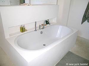 South France - Provence Luberon - 5 Bedroom - Mas accommodation - bathroom 1 (PR-766) photo 2 of 5