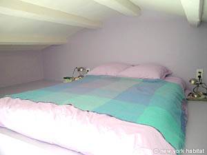 South France - Provence Luberon - 5 Bedroom - Mas accommodation - bedroom 3 (PR-766) photo 4 of 7