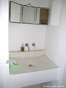 South France - Provence Luberon - 5 Bedroom - Mas accommodation - bathroom 5 (PR-766) photo 2 of 2
