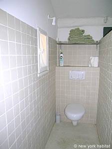 South France - Provence Luberon - 5 Bedroom - Mas accommodation - bathroom 4 (PR-766) photo 2 of 2