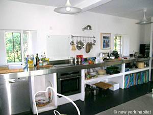 South France - Provence Luberon - 5 Bedroom - Mas accommodation - kitchen (PR-766) photo 2 of 9