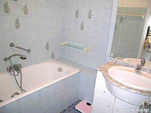 Bathroom 1 - Photo 3 of 4
