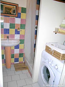 Sud de la France T2 appartements location vacances - salle d'eau (PR-775) photo 2 de 5