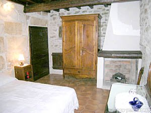 South France - Alpilles - 1 Bedroom - Maison de Village accommodation - bedroom (PR-790) photo 5 of 16
