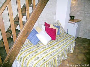 South France - Alpilles - 1 Bedroom - Maison de Village accommodation - bedroom (PR-790) photo 7 of 16