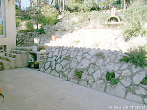 South France - French Riviera - 3 Bedroom - Villa accommodation - living room (PR-804) photo 7 of 9