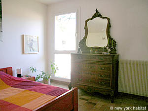South France - French Riviera - 3 Bedroom - Villa accommodation - bedroom 1 (PR-804) photo 3 of 4
