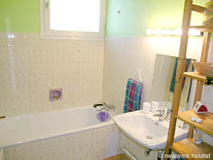 South France - French Riviera - 3 Bedroom - Villa accommodation - bathroom 1 (PR-804) photo 1 of 2