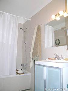 South France - Aix en Provence - Marseilles - 1 Bedroom accommodation - bathroom (PR-807) photo 2 of 4