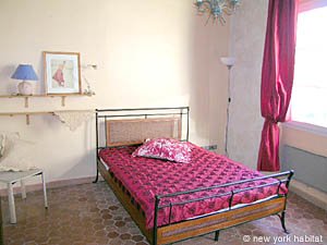 South France - Aix en Provence - Marseilles - 4 Bedroom - Maison de Village accommodation - bedroom 1 (PR-809) photo 2 of 7