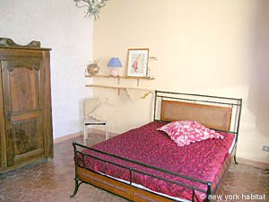 South France - Aix en Provence - Marseilles - 4 Bedroom - Maison de Village accommodation - bedroom 1 (PR-809) photo 1 of 7