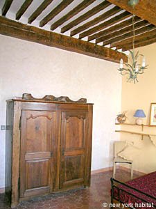 South France - Aix en Provence - Marseilles - 4 Bedroom - Maison de Village accommodation - bedroom 1 (PR-809) photo 4 of 7