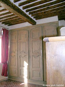 South France - Aix en Provence - Marseilles - 4 Bedroom - Maison de Village accommodation - bedroom 1 (PR-809) photo 5 of 7