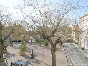 South France - Aix en Provence - Marseilles - 4 Bedroom - Maison de Village accommodation - bedroom 1 (PR-809) photo 7 of 7