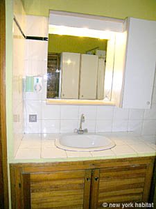 South France - Aix en Provence - Marseilles - 4 Bedroom - Maison de Village accommodation - bathroom 1 (PR-809) photo 1 of 4