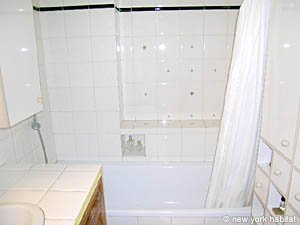 South France - Aix en Provence - Marseilles - 4 Bedroom - Maison de Village accommodation - bathroom 1 (PR-809) photo 3 of 4