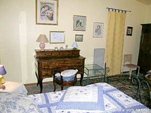 South France - Aix en Provence - Marseilles - 4 Bedroom - Maison de Village accommodation - bedroom 2 (PR-809) photo 3 of 6