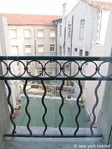 South France - Aix en Provence - Marseilles - 4 Bedroom - Maison de Village accommodation - bedroom 2 (PR-809) photo 6 of 6
