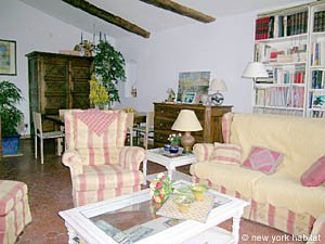 South France - Aix en Provence - Marseilles - 4 Bedroom - Maison de Village accommodation - living room (PR-809) photo 5 of 13
