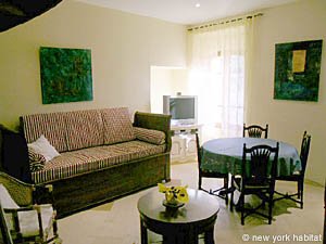 Sud della Francia - Alta Provenza - 2 Camere appartamento - soggiorno (PR-811) photo 2 di 5