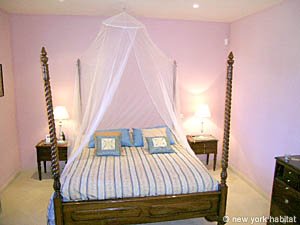 South France - Upper Provence - 1 Bedroom apartment - bedroom (PR-812) photo 1 of 4