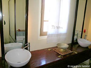 South France - Upper Provence - 1 Bedroom apartment - bathroom (PR-812) photo 2 of 5