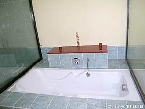 South France - Upper Provence - 1 Bedroom apartment - bathroom (PR-812) photo 3 of 5