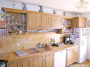 South France - Upper Var - 4 Bedroom - Villa accommodation - kitchen (PR-816) photo 4 of 5