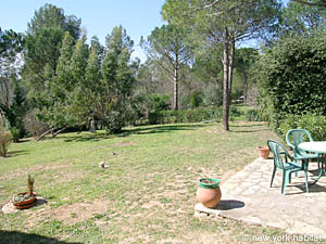 South France - Upper Var - 4 Bedroom - Villa accommodation - bedroom 2 (PR-816) photo 4 of 6